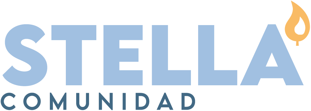 Logo de la comunidad Stella, con la palabra 'STELLA' en letras azules y 'COMUNIDAD' en letras más oscuras, acompañado de una llama en color amarillo. Luz después de la oscuridad vivida con los abusos del Opus Dei